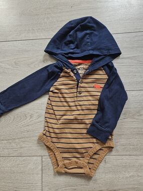 5/20$ Carter's Baby Boy Long Sleeve Hooded Bodysuit Striped Dinosaur Size 12M🩷